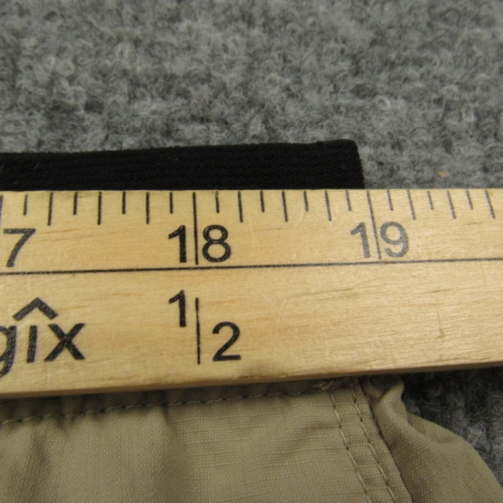 The North Face Shorts Men‎ Large Beige Nylon Outdoor Hiking Zipper Stow Pocket